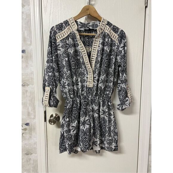 Romeo + Juliet Couture Romper - Picture 1 of 4
